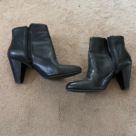 Lucky Brand ankle booties - Picture 2 of 4